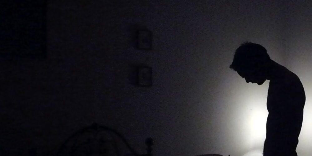 eng Persoun an Depressioun am Refus vum Fëmmen